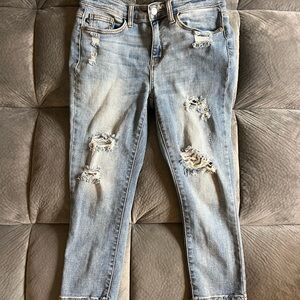 Judy Blue Distressed Ankle Jeans in Light Blue